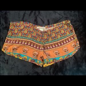 NWOT NOVELLA ROYALE PRINT SHORTS HIPPIE BOHO PRINT HOT PANTS S